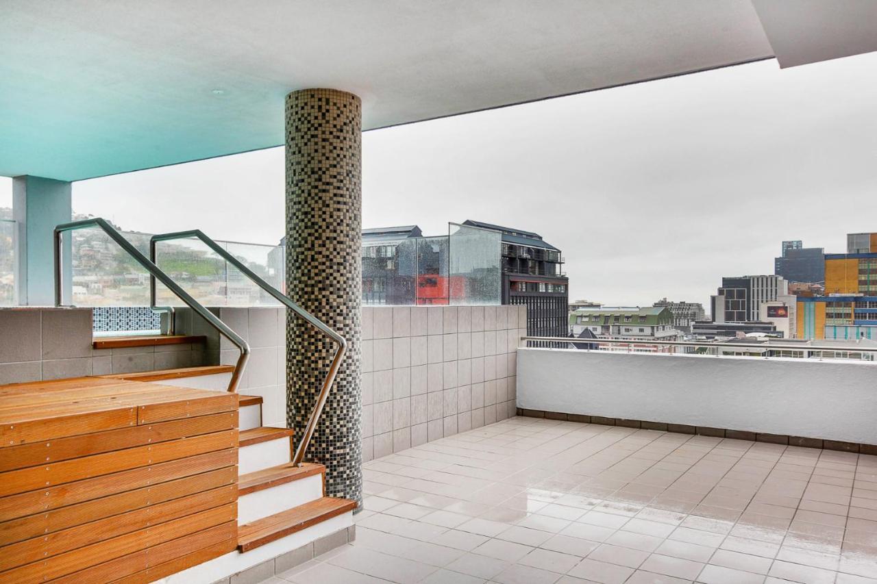 Backup-Powered Colourfull City Balcony Apartment เคปทาวน์ ภายนอก รูปภาพ