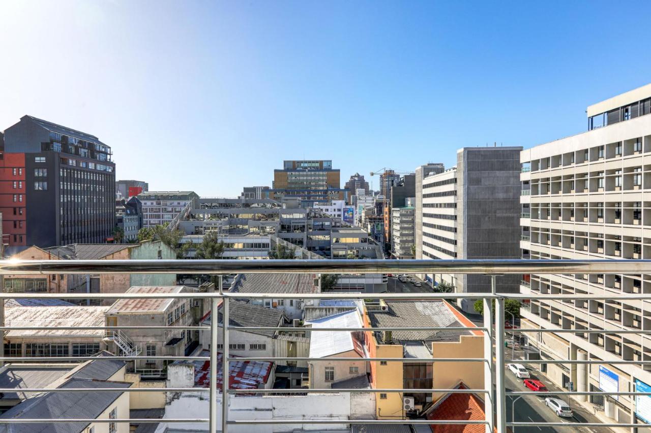 Backup-Powered Colourfull City Balcony Apartment เคปทาวน์ ภายนอก รูปภาพ