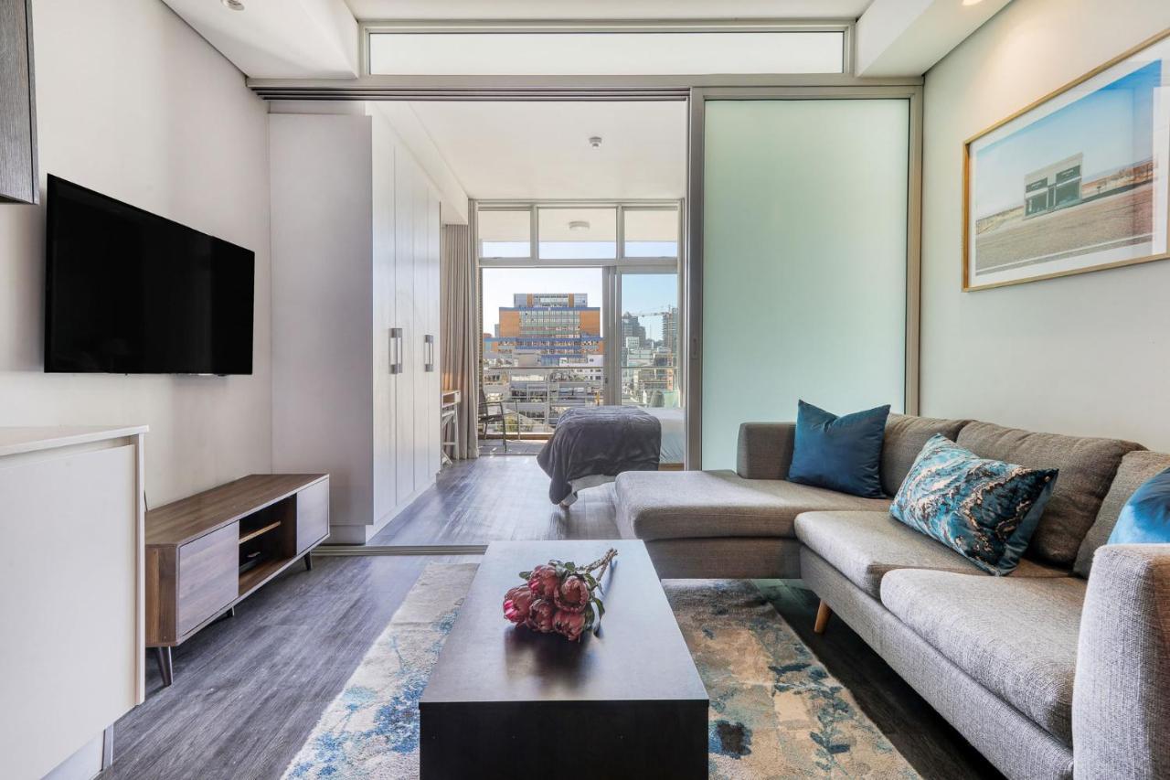 Backup-Powered Colourfull City Balcony Apartment เคปทาวน์ ภายนอก รูปภาพ